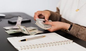 Mesada educativa: por que realizar e como definir o valor?